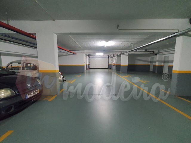 Garagem - Caniço, Santa Cruz, Ilha da Madeira - Imagem grande