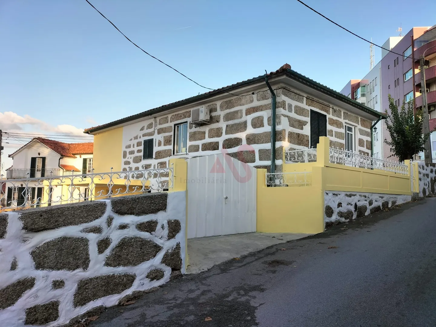 Moradia T2 - Riba de Ave, Vila Nova de Famalico, Braga - Miniatura: 1/9