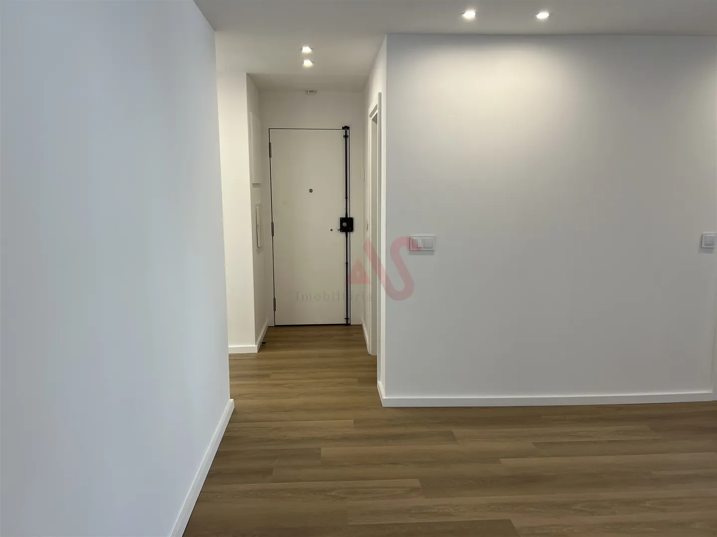 Apartamento T3 - Oliveira, So Paio e So Sebastio, Guimares, Braga - Miniatura: 1/9