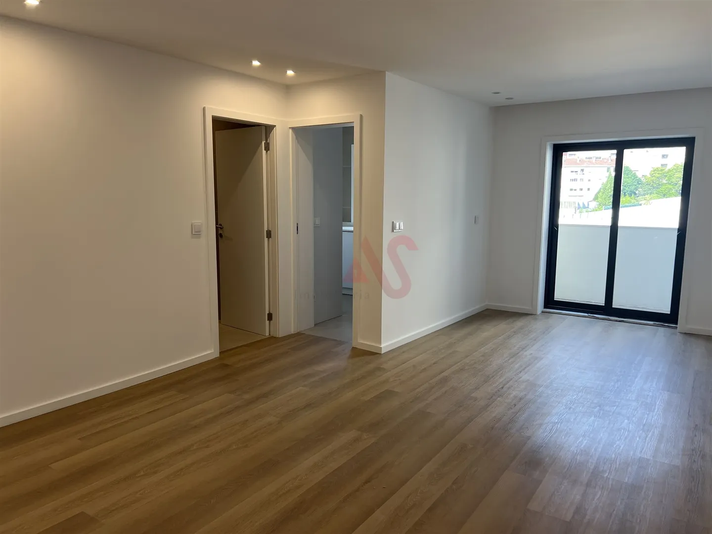 Apartamento T3 - Oliveira, So Paio e So Sebastio, Guimares, Braga - Miniatura: 2/9