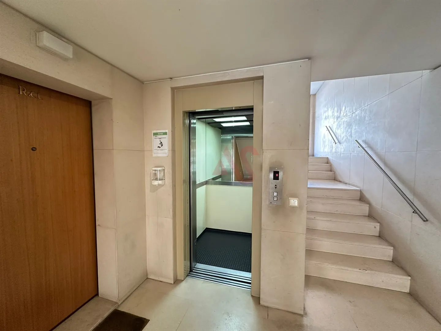 Apartamento T2 - Oliveira, So Paio e So Sebastio, Guimares, Braga - Miniatura: 2/9
