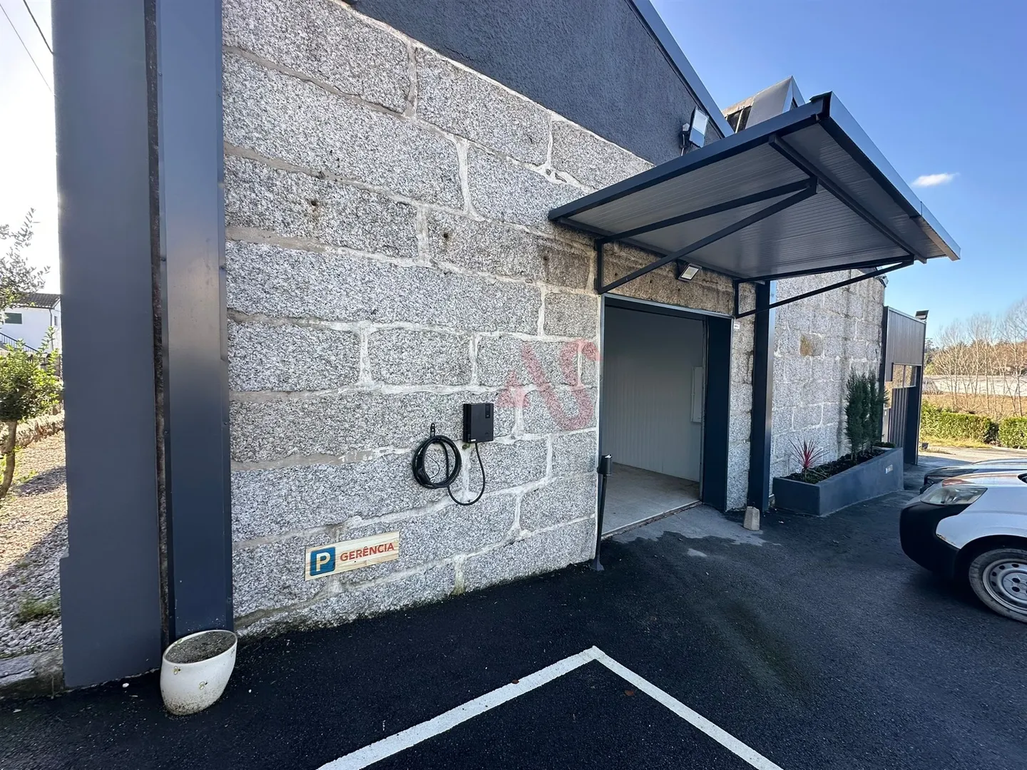 Armaz�m T0 - Creixomil, Guimar�es, Braga - Imagem grande