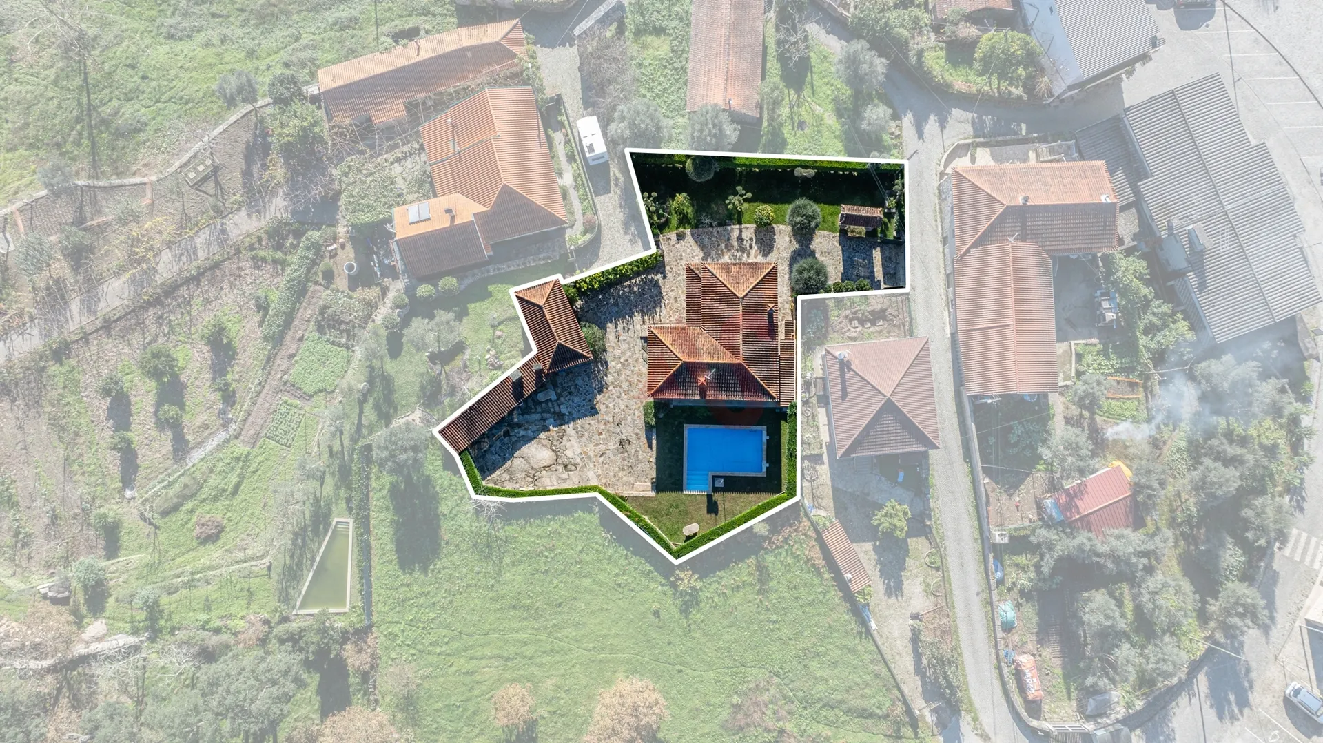 Moradia T4 - Campanh, Mondim de Basto, Vila Real - Miniatura: 1/9