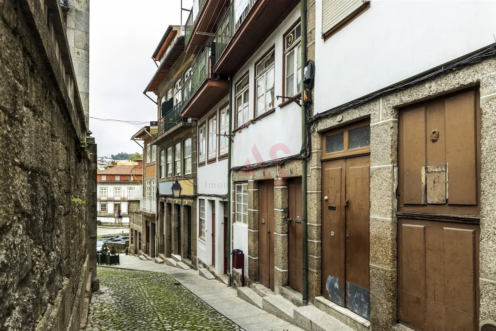 Apartamento T0 - Oliveira, So Paio e So Sebastio, Guimares, Braga - Miniatura: 1/9