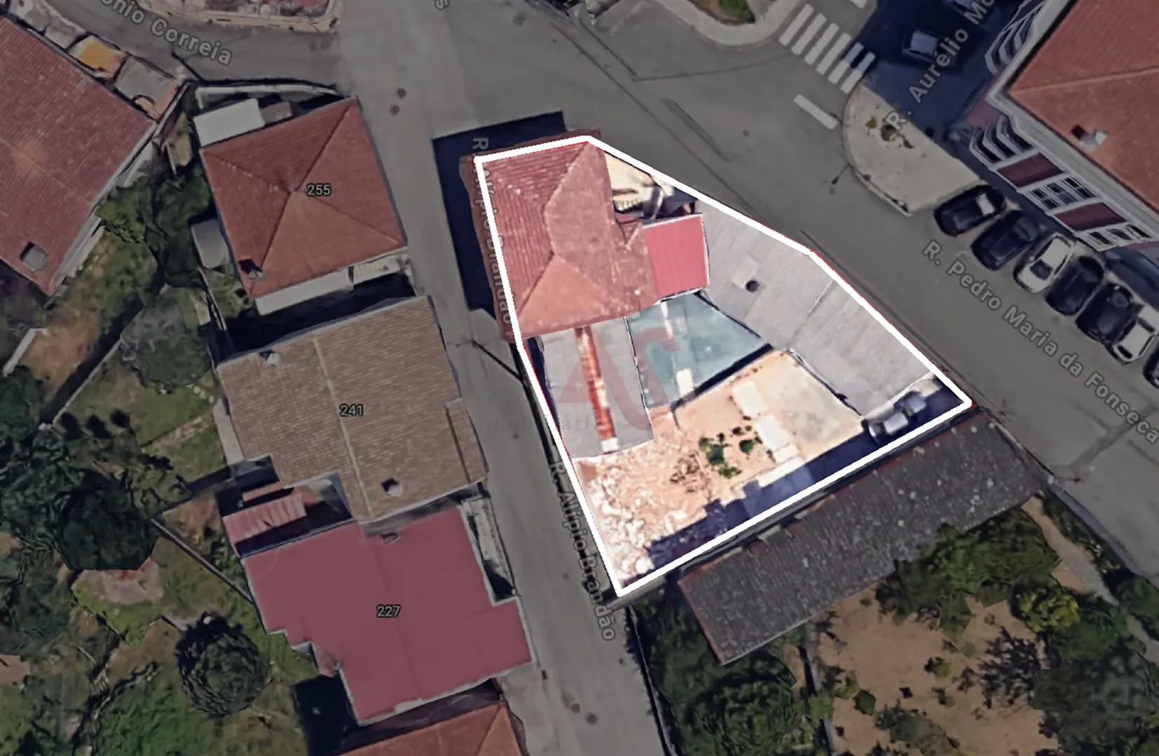 Moradia T3 - Santiago de Riba-Ul, Oliveira de Azem�is, Aveiro