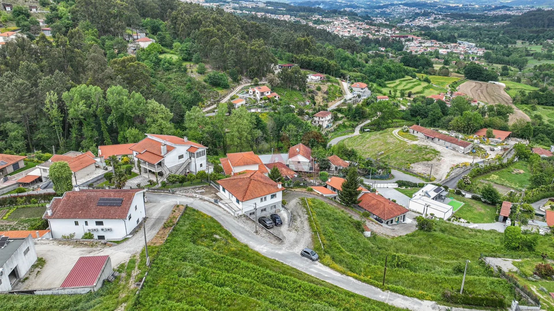 Moradia T6 - Ares (Santa Cristina), Fafe, Braga - Miniatura: 2/9