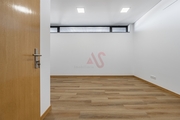 Indstria T0 - Vizela (Santo Adrio), Vizela, Braga - Miniatura: 6/9