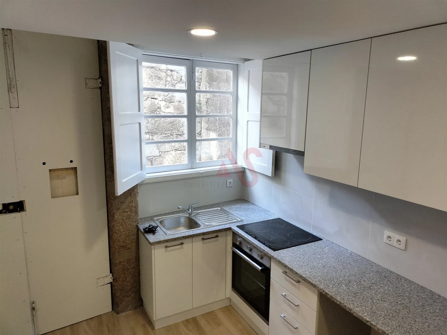 Apartamento T1 - Oliveira, So Paio e So Sebastio, Guimares, Braga - Miniatura: 2/9