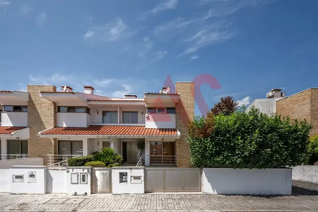 Moradia T3 - Serzedelo, Guimar�es, Braga - Imagem grande