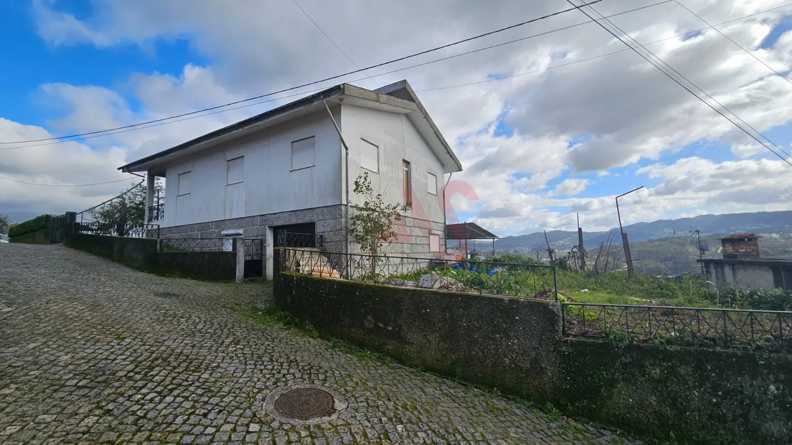 Moradia T3 - Lordelo, Guimares, Braga - Miniatura: 1/9