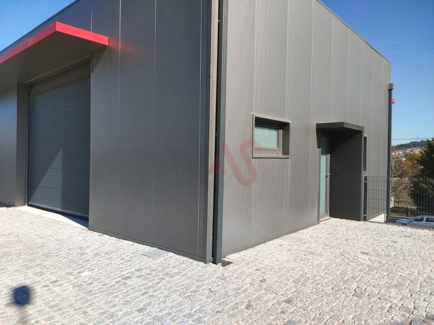 Armazm T0 - Serzedelo, Guimares, Braga - Miniatura: 1/9