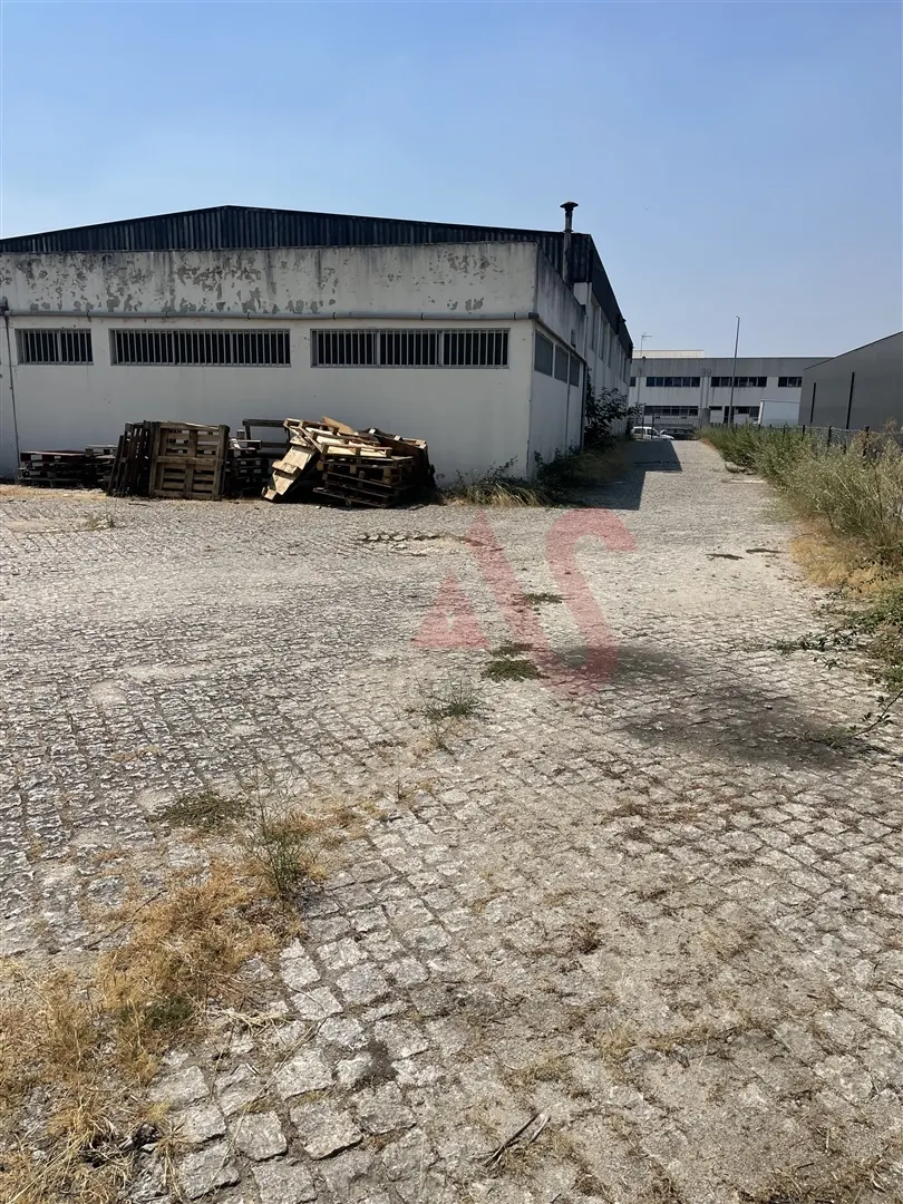 Armazm T0 - Guilhufe, Penafiel, Porto - Miniatura: 1/9