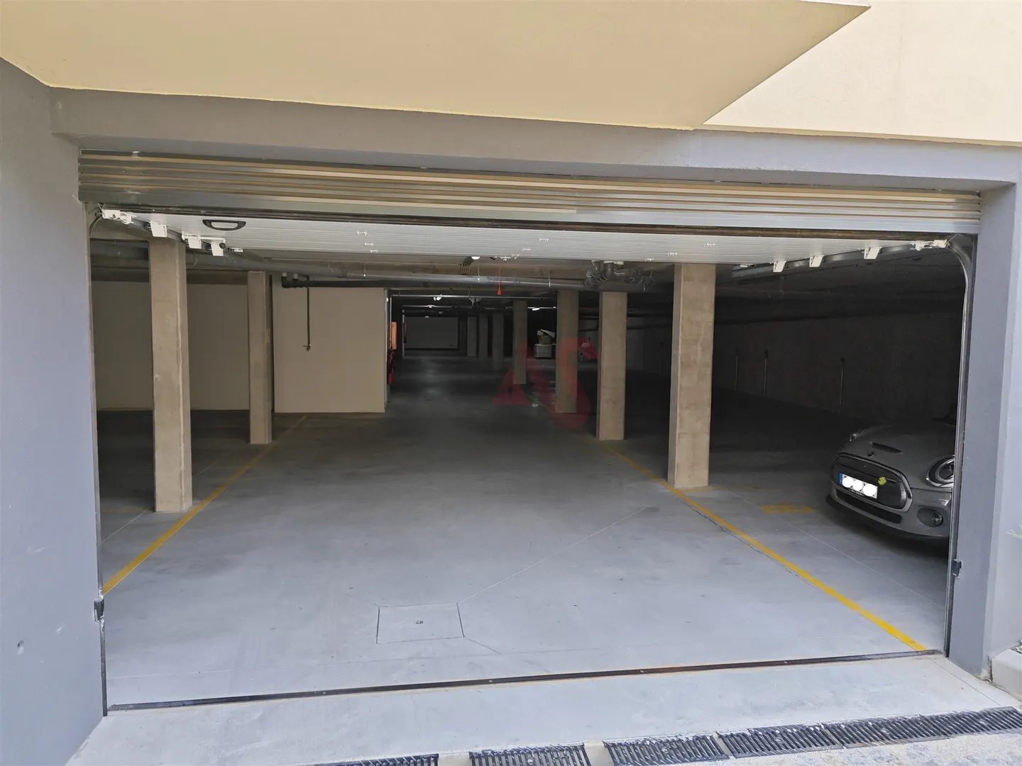 Garagem T0 - Caldas de Vizela, Vizela, Braga - Miniatura: 2/9