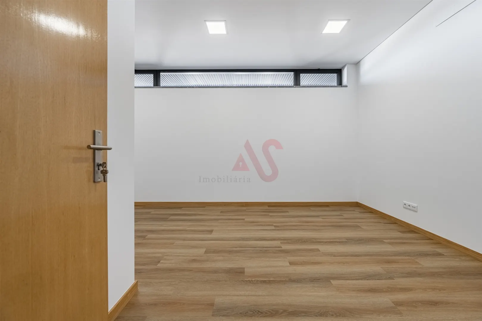 Indstria T0 - Vizela (Santo Adrio), Vizela, Braga - Miniatura: 6/9