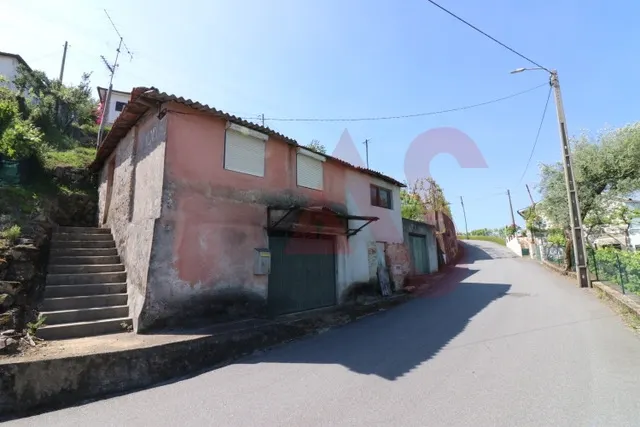Moradia T4 - Arnoia, Celorico de Basto, Braga