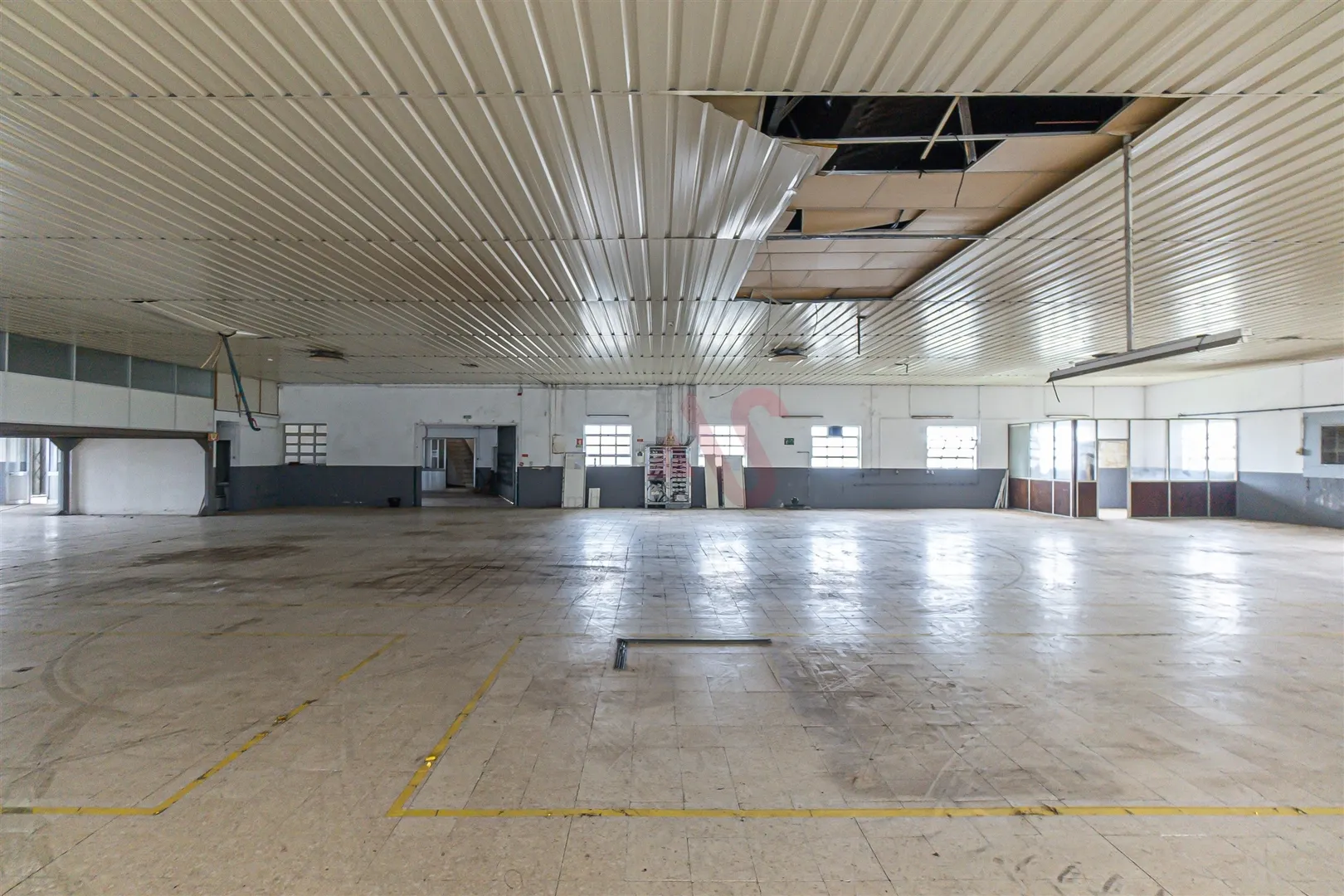 Armaz�m T0 - Regilde, Felgueiras, Porto