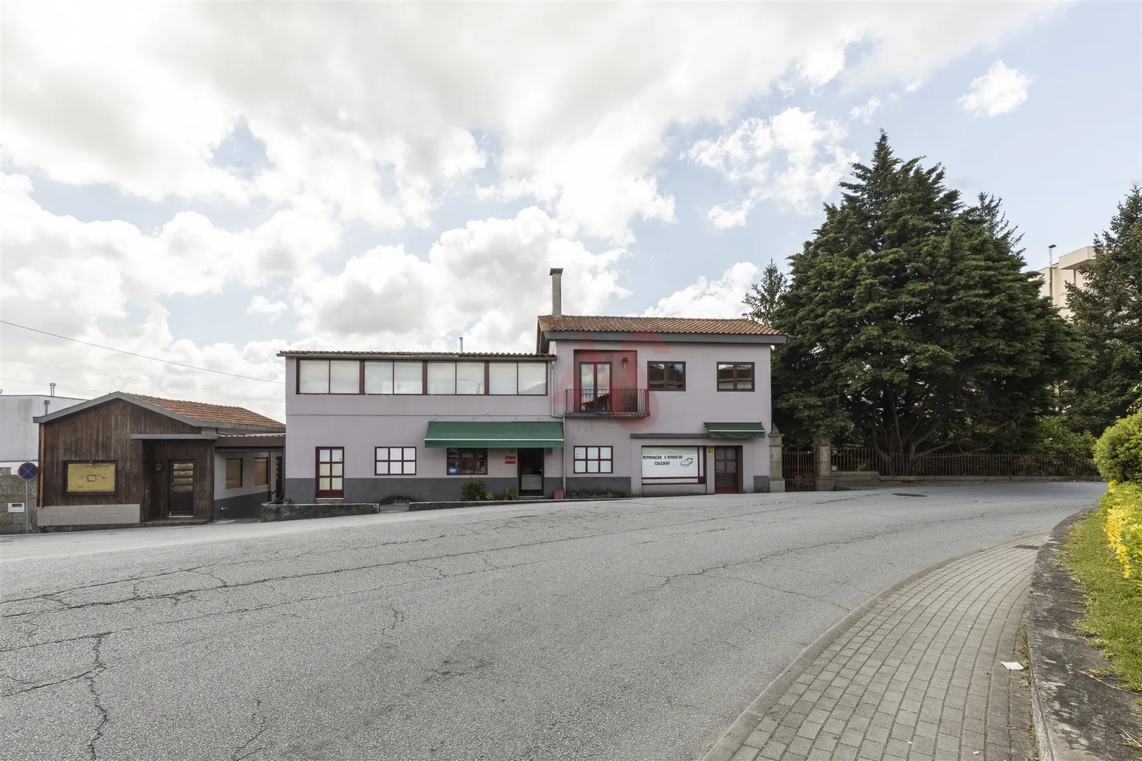 Moradia > T6 - Bairro, Vila Nova de Famalico, Braga - Miniatura: 1/9