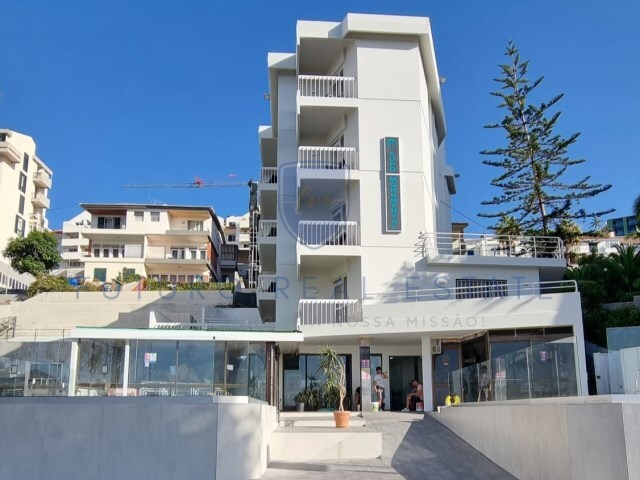 Prdio - So Martinho, Funchal, Ilha da Madeira - Imagem grande