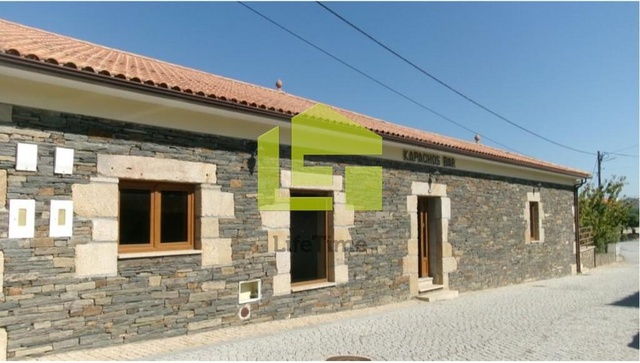 Pr�dio - Valongo dos Azeites, S�o Jo�o da Pesqueira, Viseu - Imagem grande