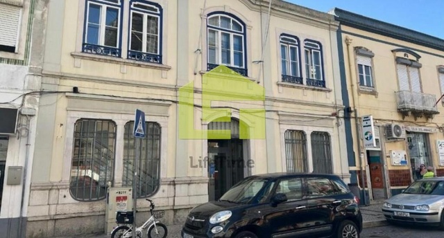 Pr�dio - Vila Franca de Xira, Vila Franca de Xira, Lisboa - Imagem grande