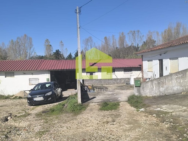 Pr�dio - Condeixa-a-Velha, Condeixa-a-Nova, Coimbra - Imagem grande