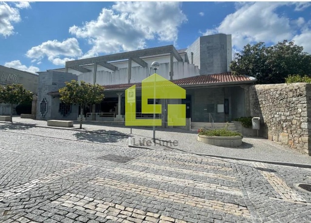 Pr�dio - Aguiar da Beira, Aguiar da Beira, Guarda - Imagem grande