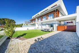 Moradia - Moreira de C�negos, Guimar�es, Braga