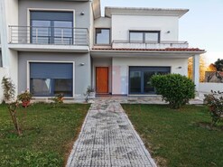 Moradia T4 - Alfeizer�o, Alcoba�a, Leiria