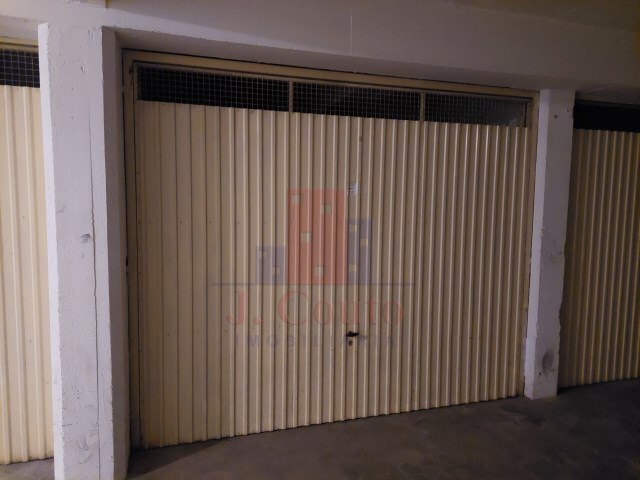 Garagem - Nossa Senhora do P�pulo, Caldas da Rainha, Leiria - Imagem grande
