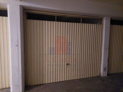 Garagem - Nossa Senhora do P�pulo, Caldas da Rainha, Leiria