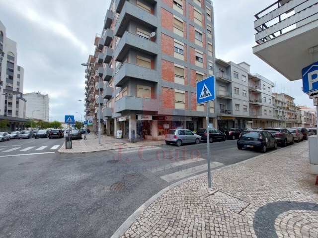 Comércio - Nossa Senhora do Pópulo, Caldas da Rainha, Leiria - Imagem grande