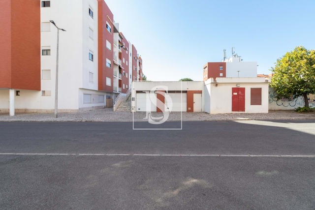 Garagem T0 - Alto do Seixalinho, Barreiro, Setbal - Imagem grande