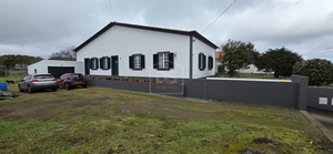 Moradia T2 - S�o Br�s, Praia da Vit�ria, Ilha Terceira