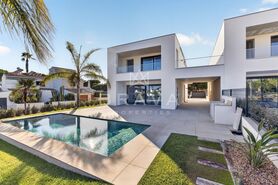 Moradia T3 - Quarteira, Loul�, Faro (Algarve)