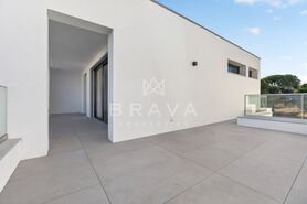 Moradia T3 - Quarteira, Loul�, Faro (Algarve) - Miniatura: 46/56
