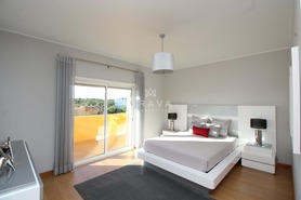 Moradia T3 - Quarteira, Loul�, Faro (Algarve) - Miniatura: 40/52