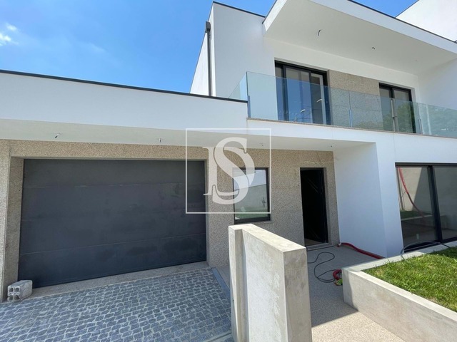 Moradia T3 - Lemenhe, Vila Nova de Famalic�o, Braga - Imagem grande