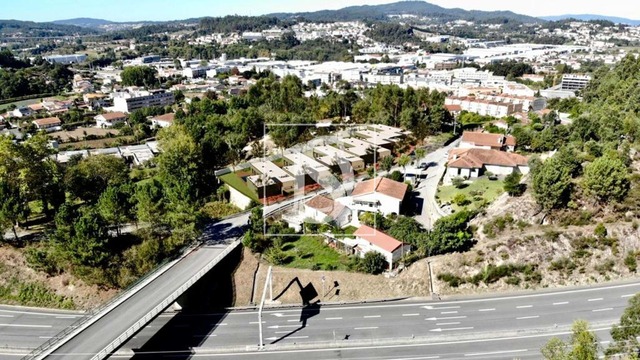 Moradia T4 - Celeiros, Braga, Braga - Imagem grande