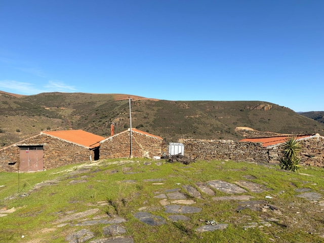 Quinta - Ligares, Freixo de Espada � Cinta, Bragan�a - Imagem grande