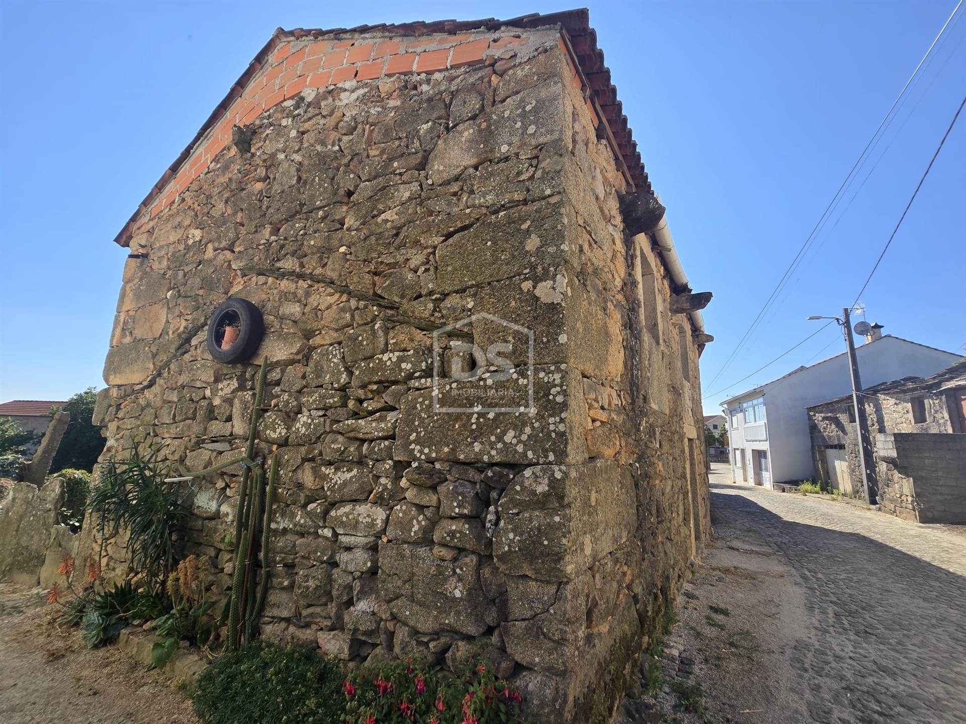 Moradia T0 - Queiriga, Vila Nova de Paiva, Viseu - Miniatura: 9/24