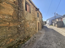 Moradia T0 - Queiriga, Vila Nova de Paiva, Viseu - Miniatura: 1/24