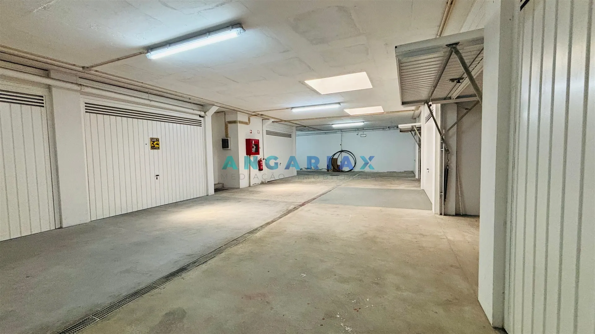 Garagem T0 - Buarcos, Figueira da Foz, Coimbra - Miniatura: 1/9