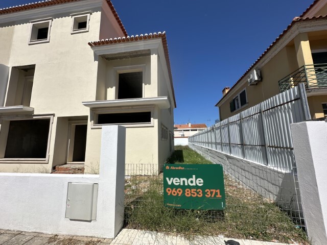 Moradia T4 - S�o Miguel do Rio Torto, Abrantes, Santar�m - Imagem grande