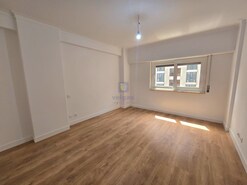 Apartamento T3 - S�o Domingos de Benfica, Lisboa, Lisboa - Miniatura: 26/34