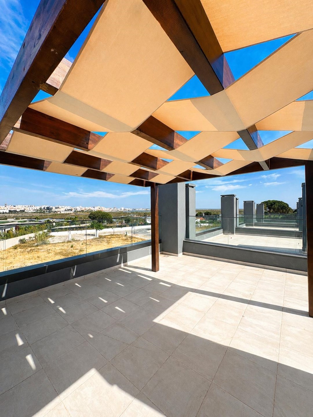 Moradia T4 - Montenegro, Faro, Faro (Algarve) - Miniatura: 17/20