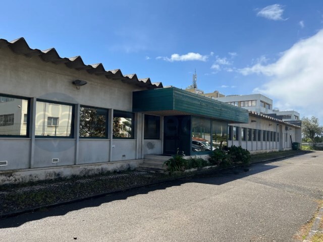 Armaz�m - Carnaxide e Queijas, Oeiras, Lisboa - Imagem grande