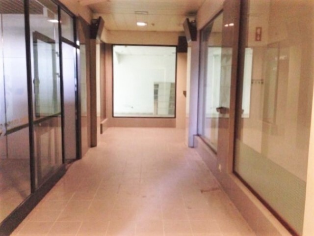 Com�rcio - P�voa de Santa Iria, Vila Franca de Xira, Lisboa - Imagem grande