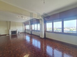 Apartamento T5 - Moscavide, Loures, Lisboa