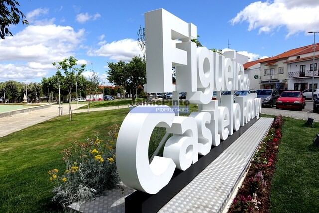 Pr�dio - Figueira de Castelo Rodrigo, Figueira de Castelo Rodrigo, Guarda - Imagem grande