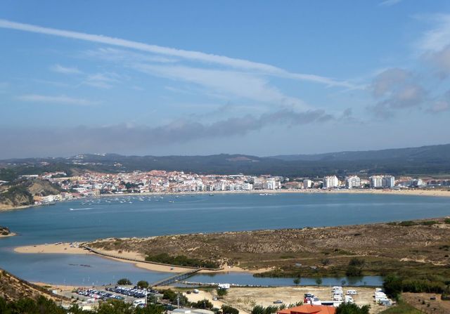 Prdio - So Martinho do Porto, Alcobaa, Leiria - Imagem grande
